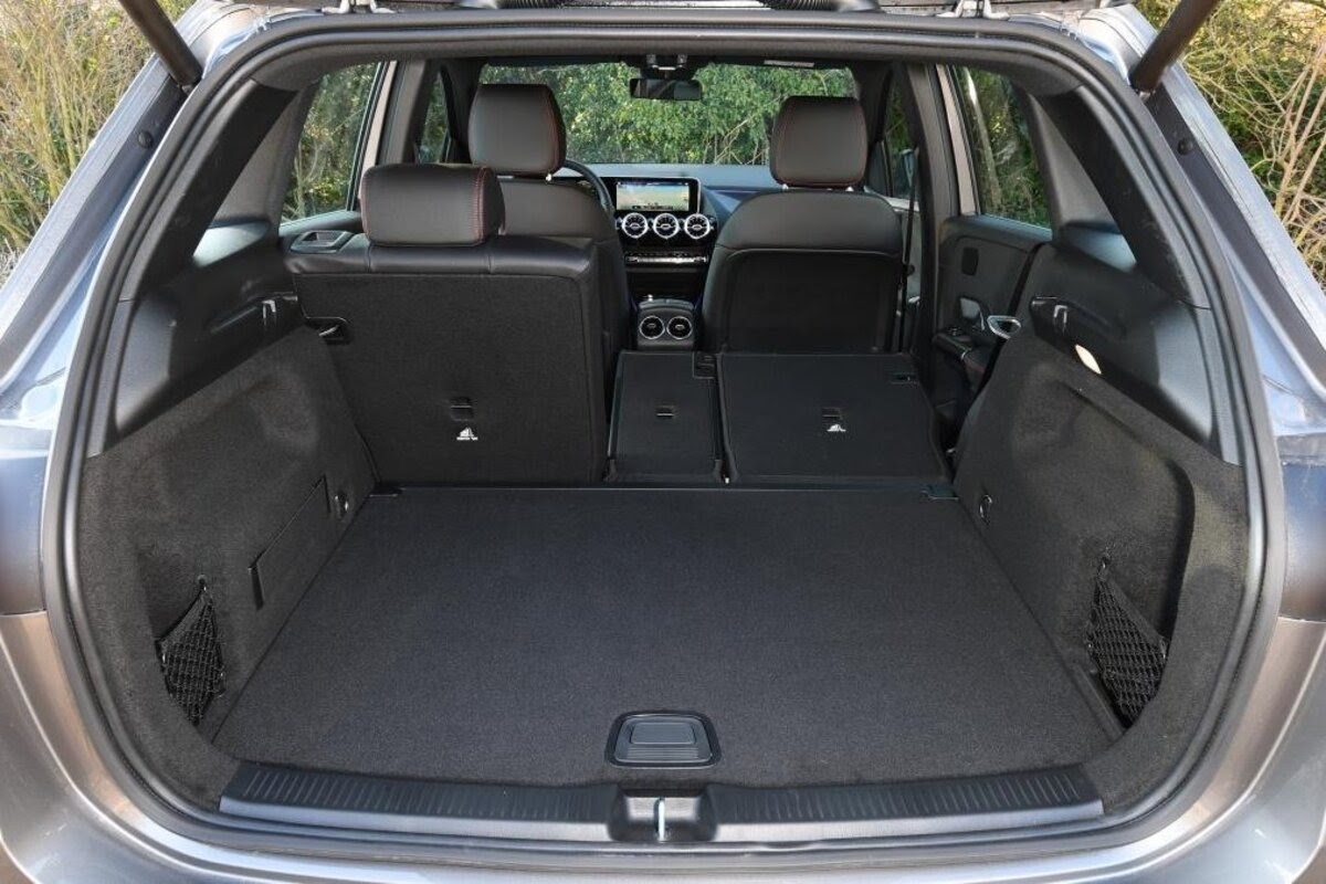 Khoang hành lý mở rộng ghi gập hàng ghế sau