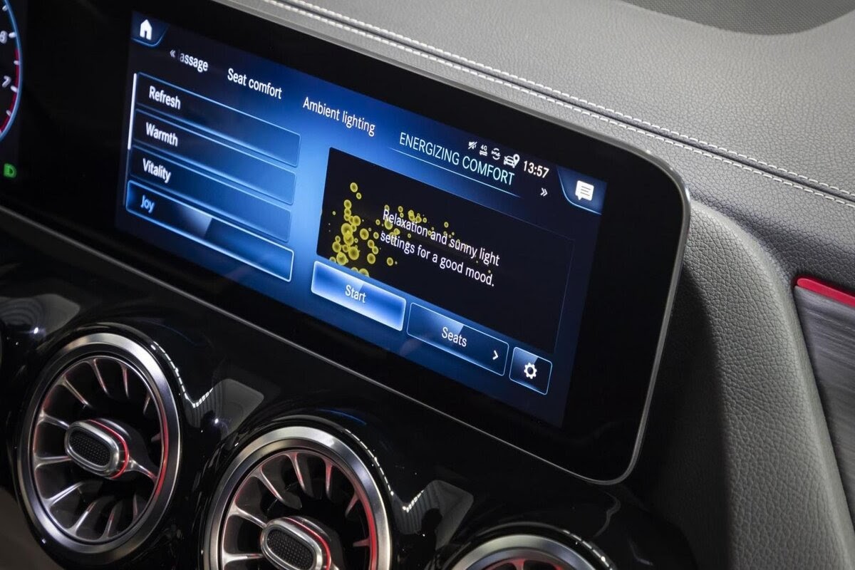 Màn hình cảm ứng hiển thị thông tin sắc nét trên Mercedes B Class 2022