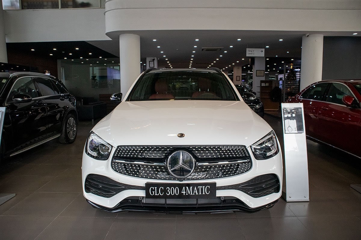 Mercedes GLC 300 4Matic 2022 có phần đầu xe thể thao, nam tính